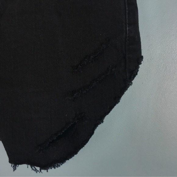 Levi Black Cutoffs - Picture 5 of 7